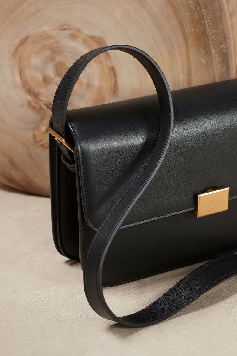 THE CLASSIC SHOULDER BAG BLACK SMOOTH THE CURATED