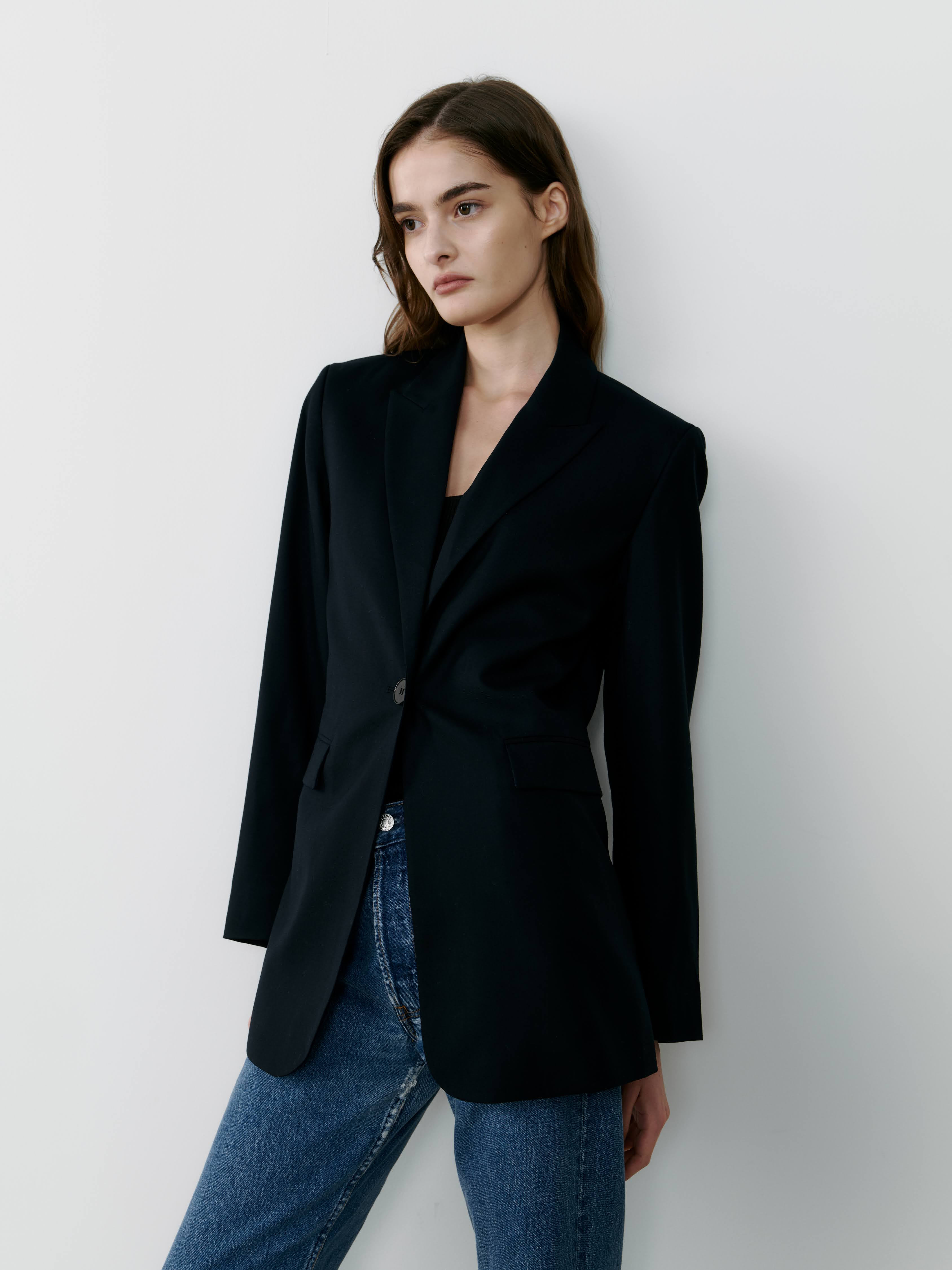 THE CLASSIC BLAZER - NAVY – THE CURATED