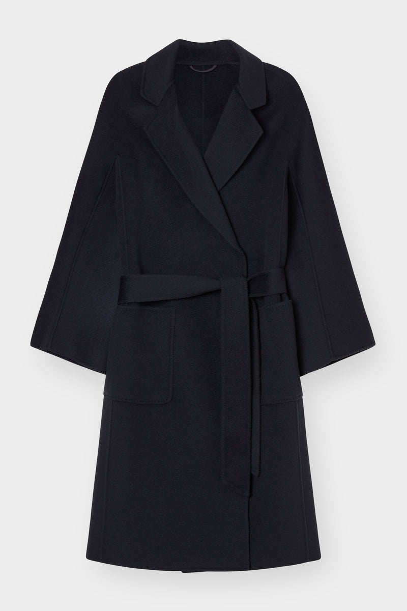 THE CLASSIC COAT NAVY – THE CURATED